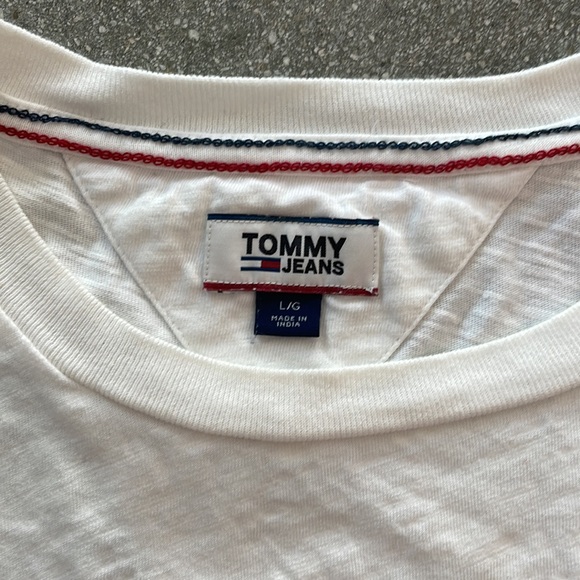 Tommy Jeans Rainbow Logo Tee - Picture 2 of 3